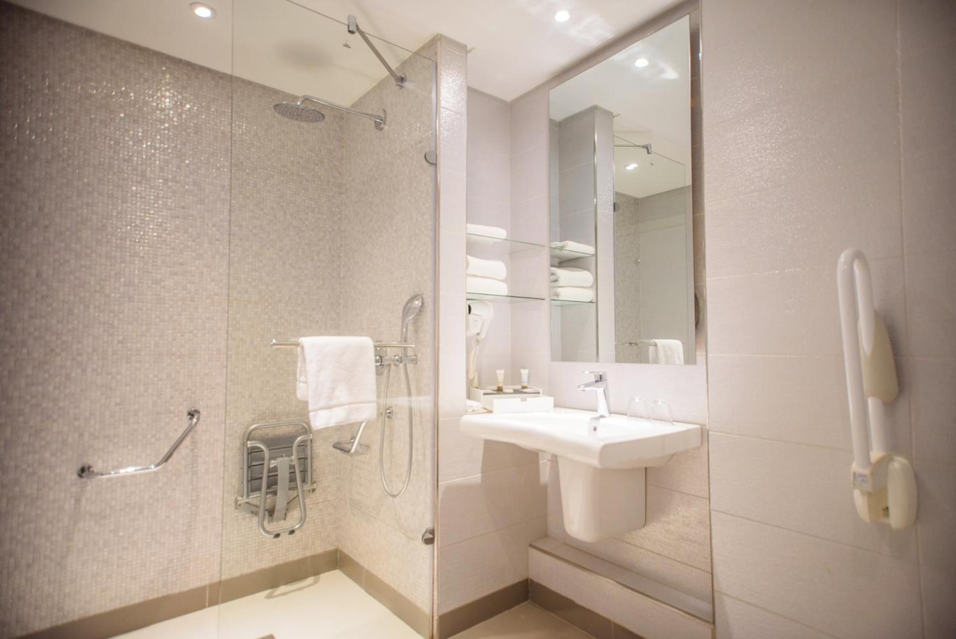Golden Tulip Le Diplomate Hotell Cotonou Exteriör bild